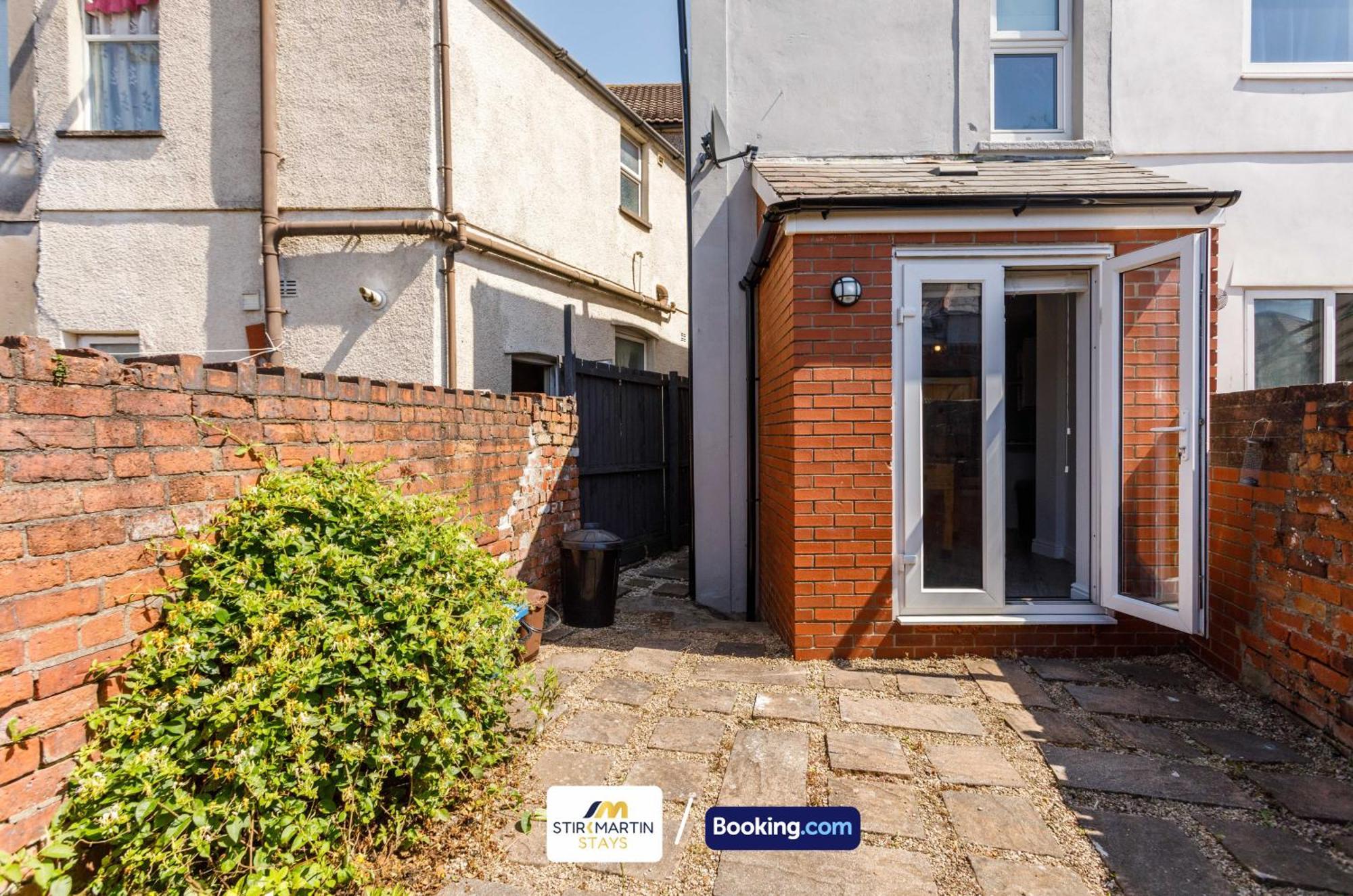 Comfy 3Bed House By Stirkmartin Stays Short Lets & Serviced Accommodation Cardiff With Free Parking & 8Mins To City Centre المظهر الخارجي الصورة