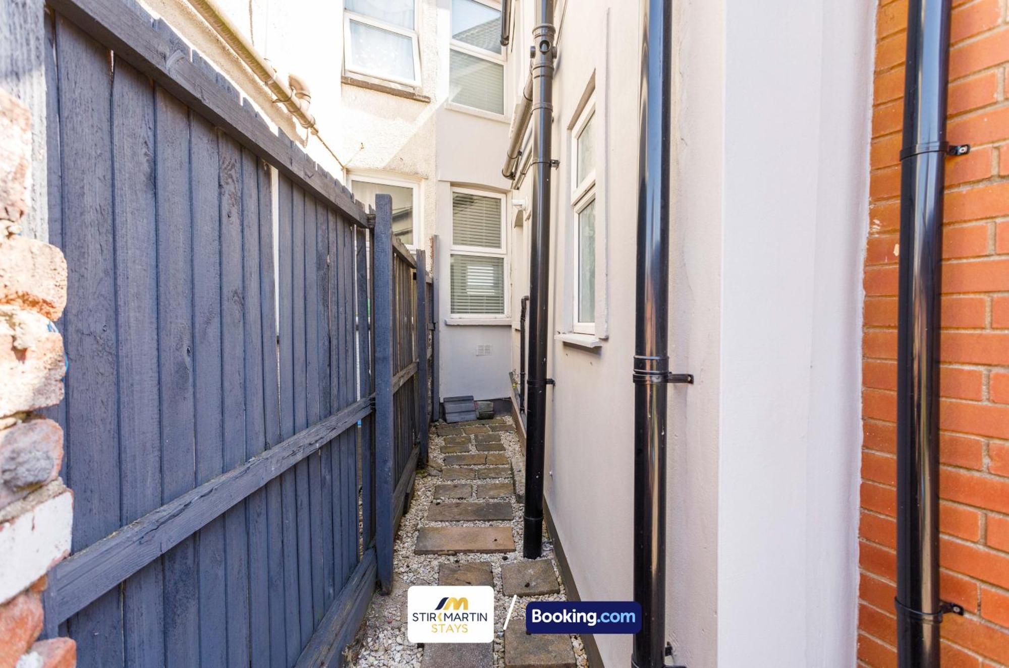 Comfy 3Bed House By Stirkmartin Stays Short Lets & Serviced Accommodation Cardiff With Free Parking & 8Mins To City Centre المظهر الخارجي الصورة