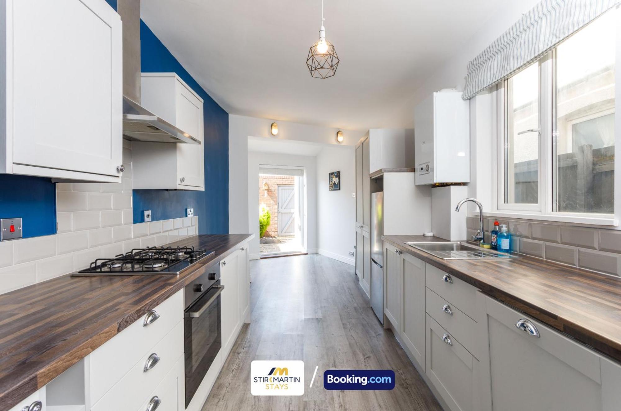 Comfy 3Bed House By Stirkmartin Stays Short Lets & Serviced Accommodation Cardiff With Free Parking & 8Mins To City Centre المظهر الخارجي الصورة