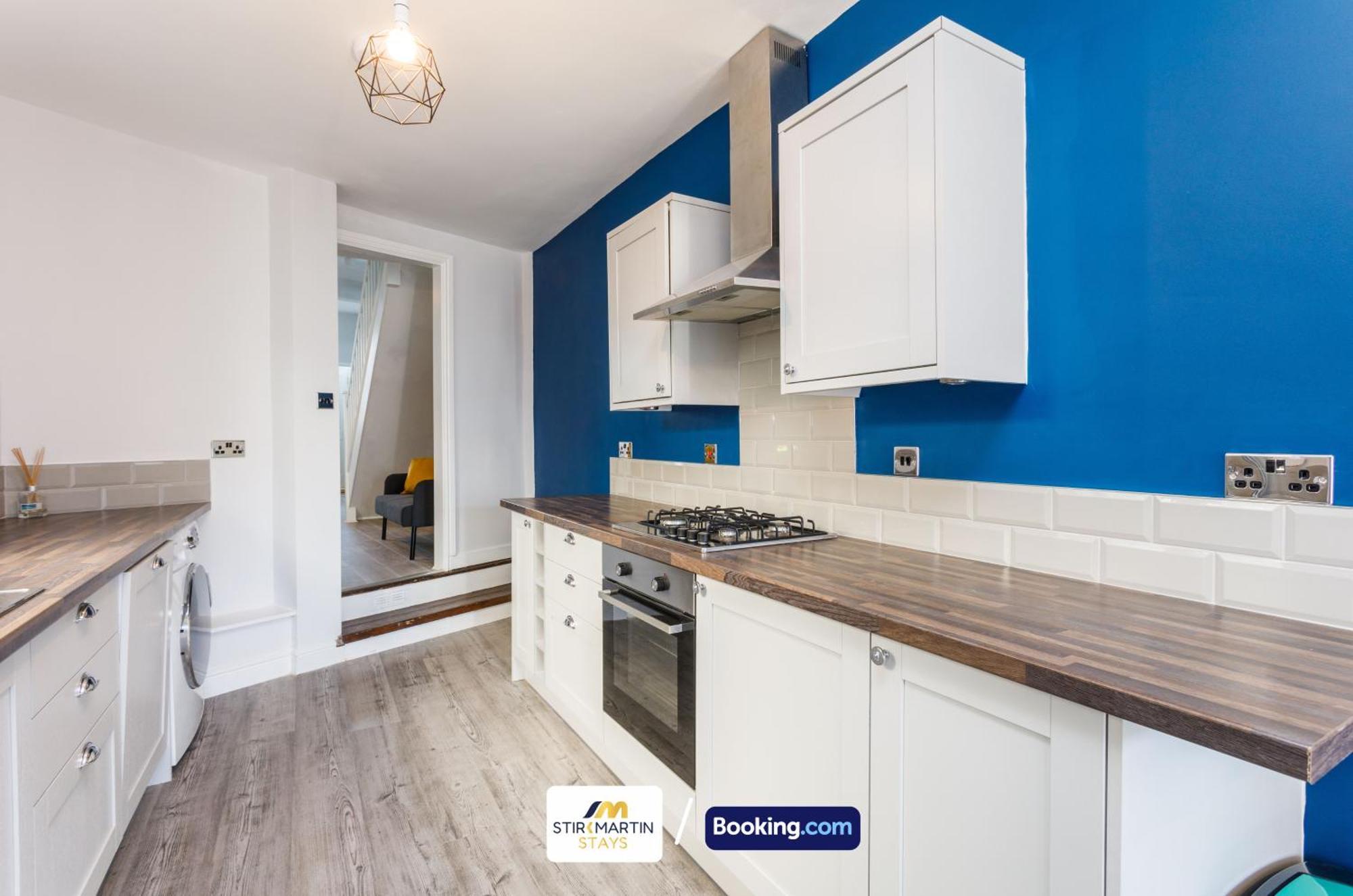 Comfy 3Bed House By Stirkmartin Stays Short Lets & Serviced Accommodation Cardiff With Free Parking & 8Mins To City Centre المظهر الخارجي الصورة
