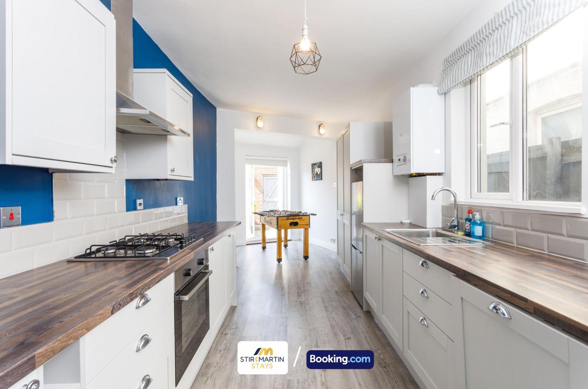 Comfy 3Bed House By Stirkmartin Stays Short Lets & Serviced Accommodation Cardiff With Free Parking & 8Mins To City Centre المظهر الخارجي الصورة