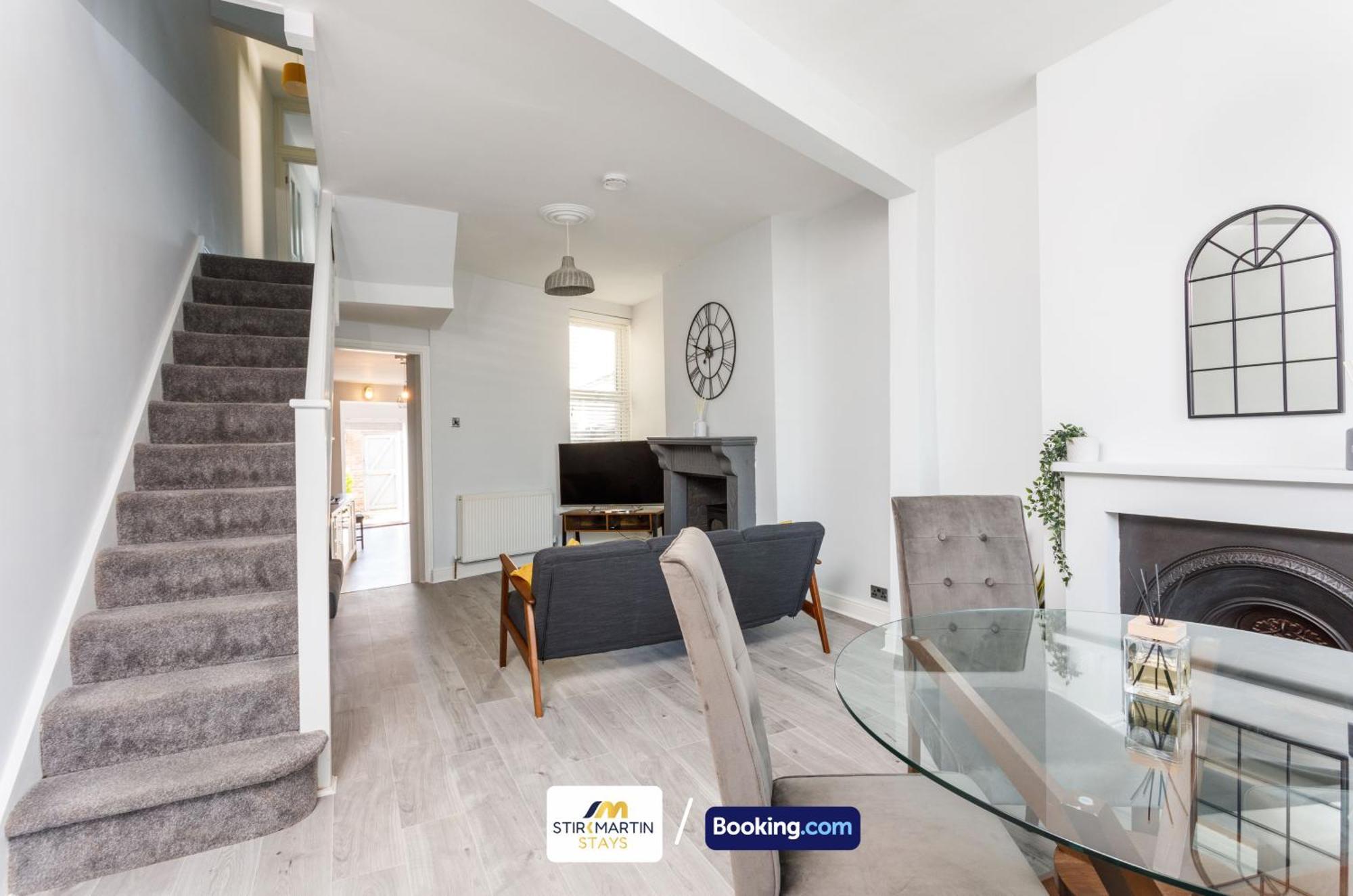 Comfy 3Bed House By Stirkmartin Stays Short Lets & Serviced Accommodation Cardiff With Free Parking & 8Mins To City Centre المظهر الخارجي الصورة