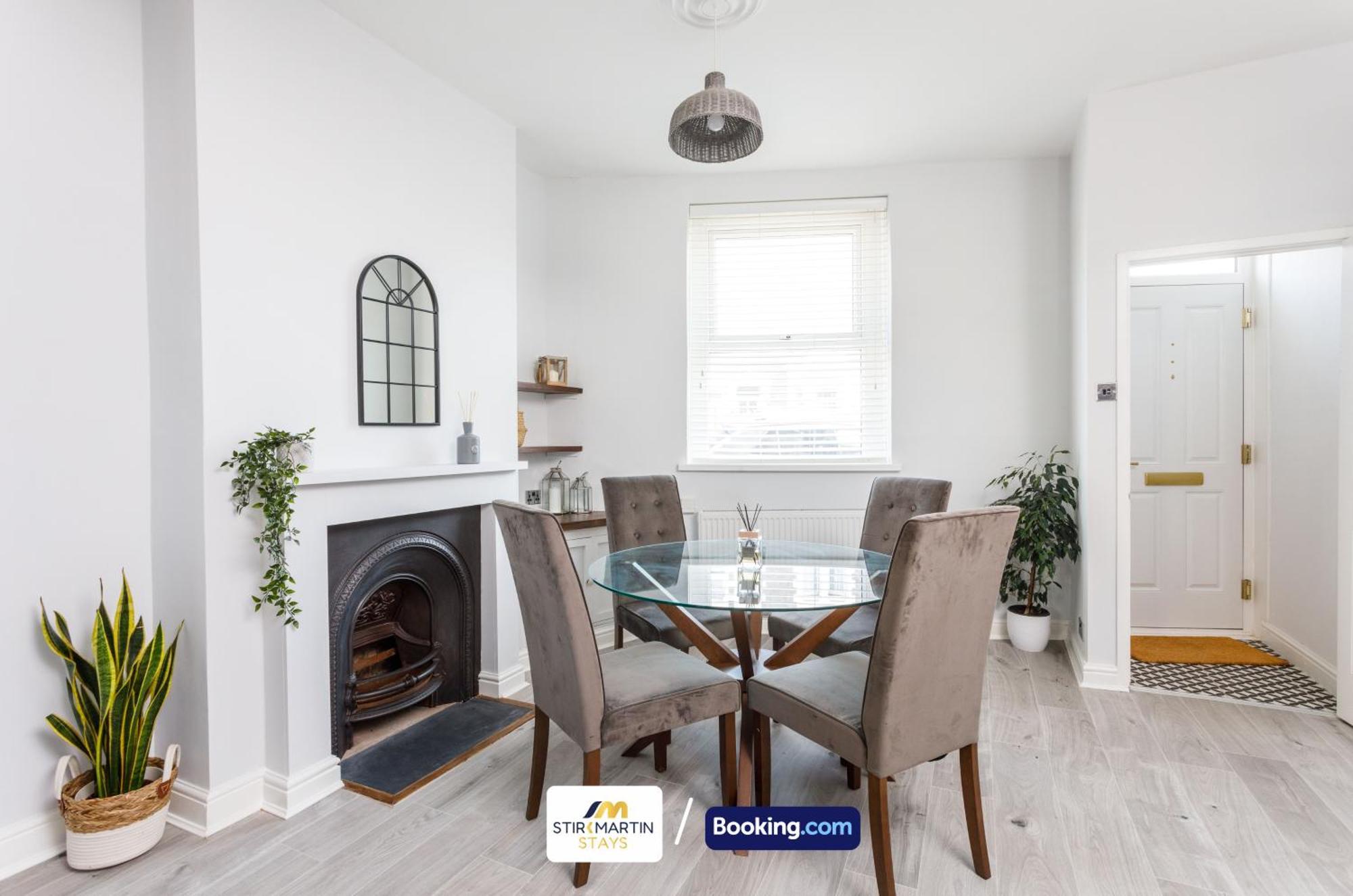 Comfy 3Bed House By Stirkmartin Stays Short Lets & Serviced Accommodation Cardiff With Free Parking & 8Mins To City Centre المظهر الخارجي الصورة