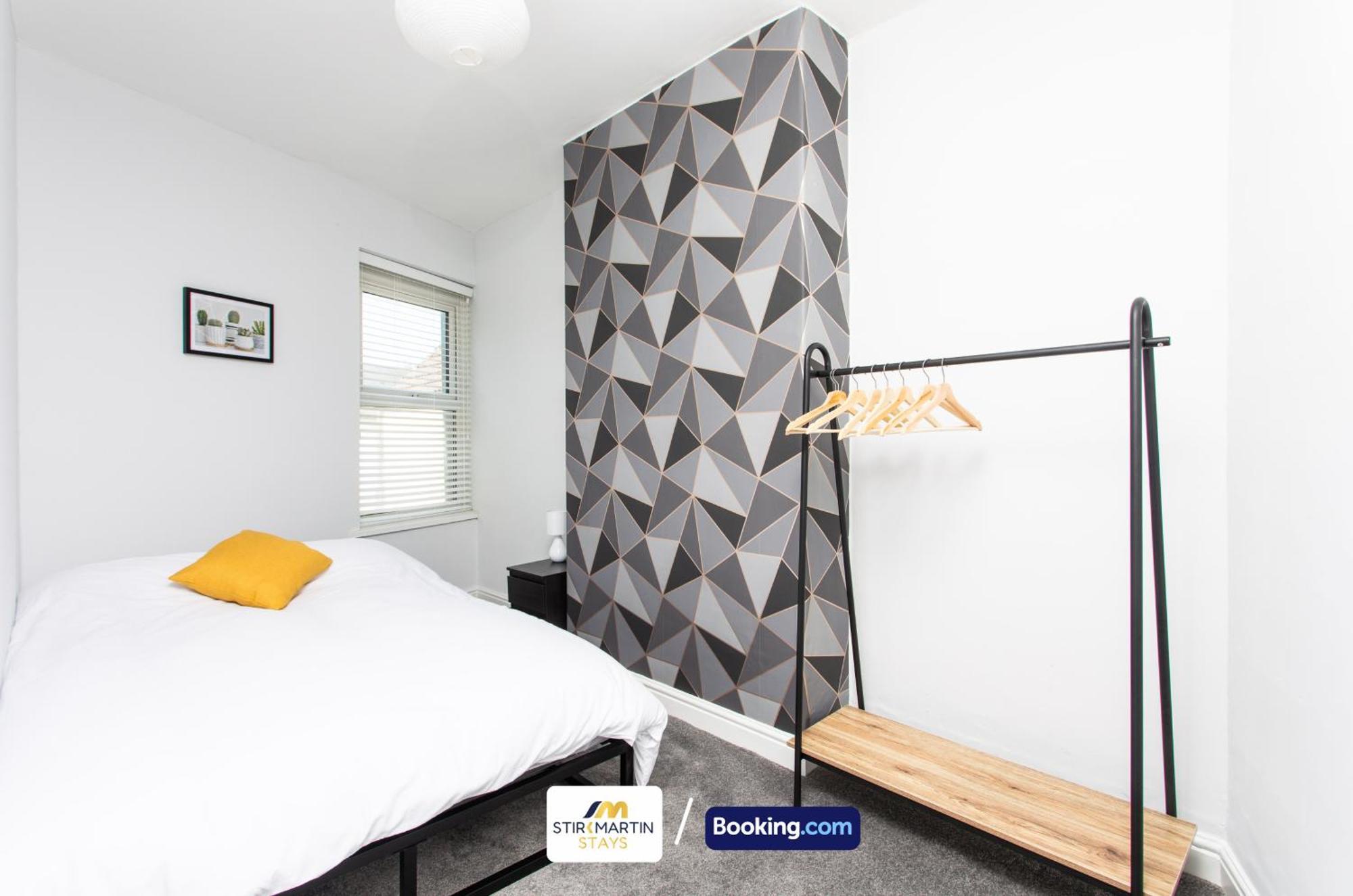 Comfy 3Bed House By Stirkmartin Stays Short Lets & Serviced Accommodation Cardiff With Free Parking & 8Mins To City Centre المظهر الخارجي الصورة