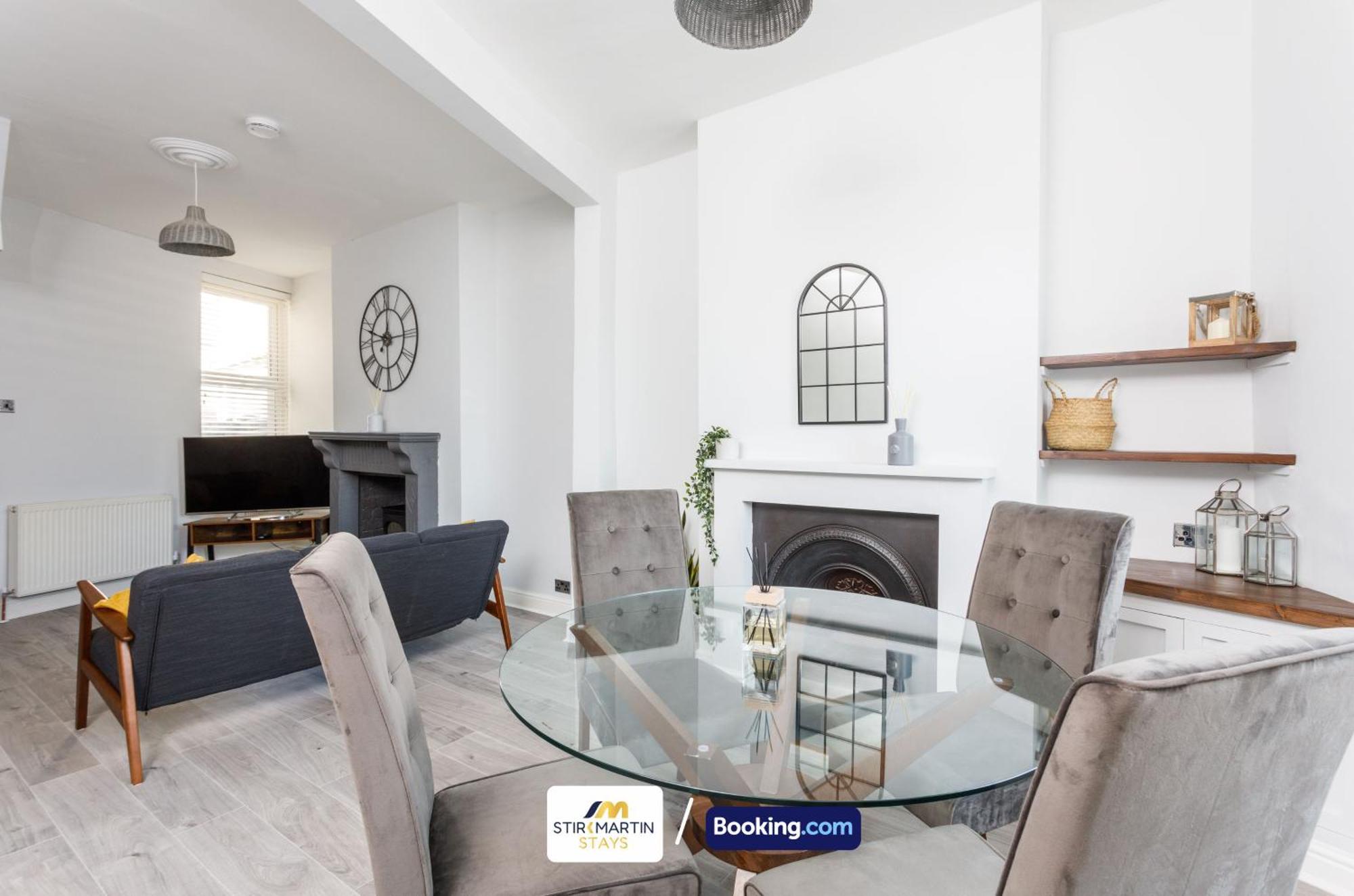 Comfy 3Bed House By Stirkmartin Stays Short Lets & Serviced Accommodation Cardiff With Free Parking & 8Mins To City Centre المظهر الخارجي الصورة