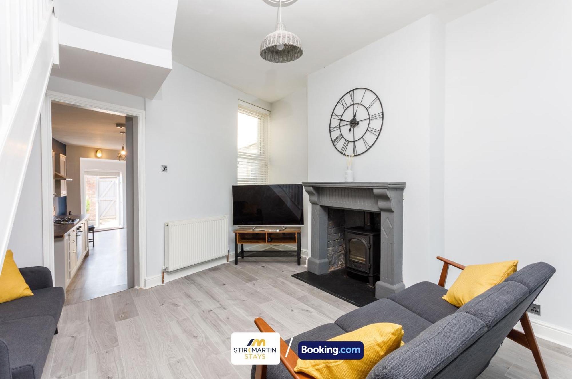 Comfy 3Bed House By Stirkmartin Stays Short Lets & Serviced Accommodation Cardiff With Free Parking & 8Mins To City Centre المظهر الخارجي الصورة