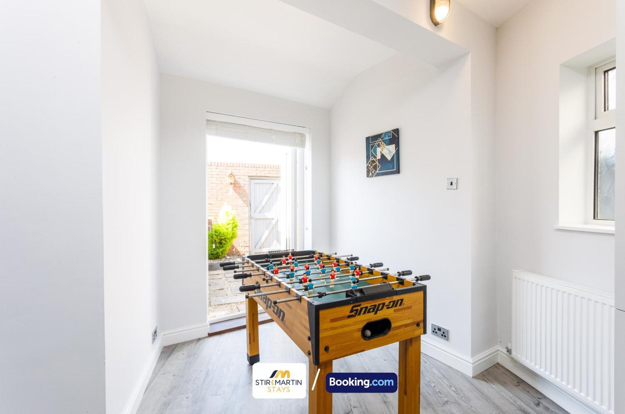 Comfy 3Bed House By Stirkmartin Stays Short Lets & Serviced Accommodation Cardiff With Free Parking & 8Mins To City Centre المظهر الخارجي الصورة