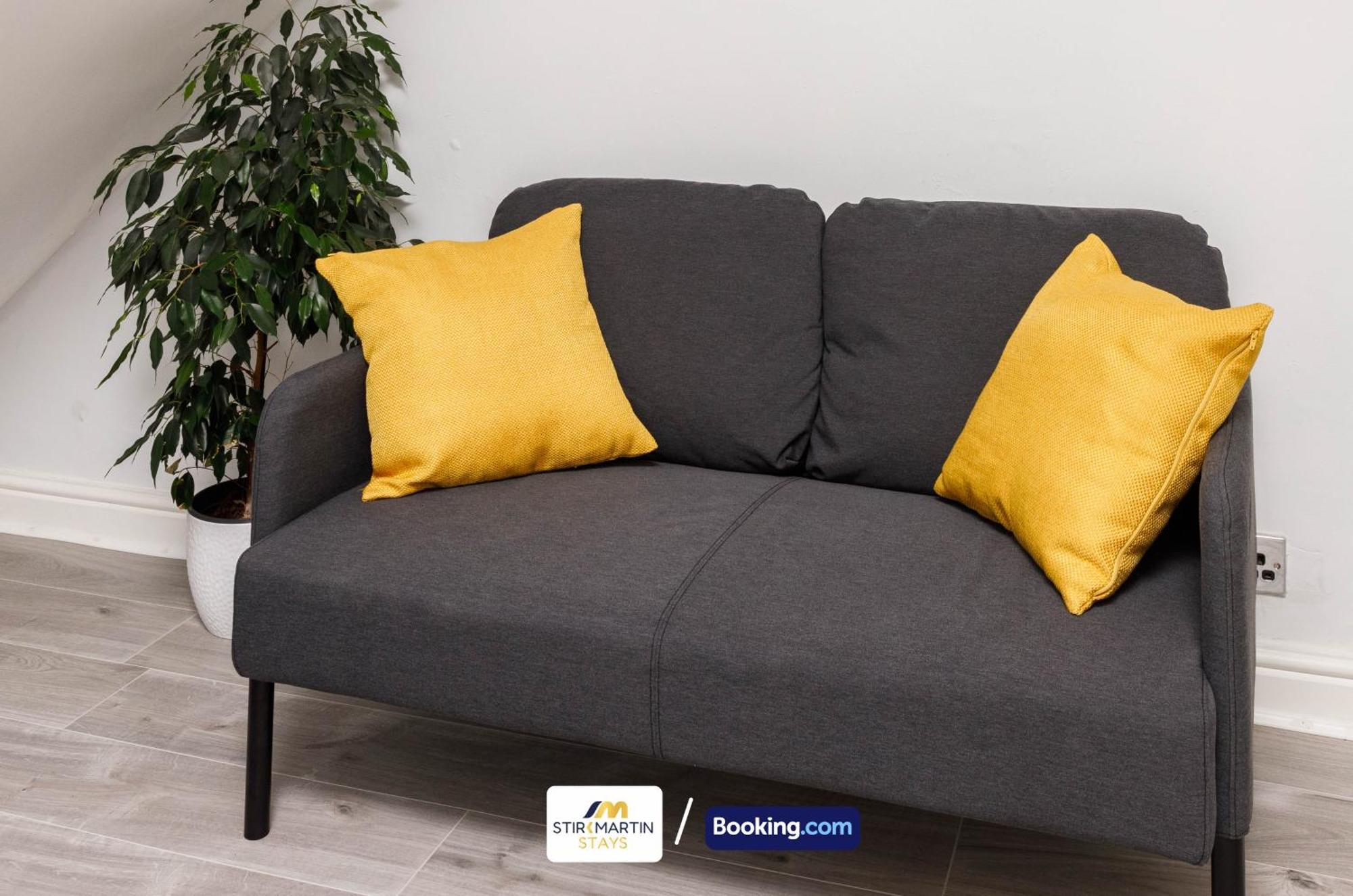 Comfy 3Bed House By Stirkmartin Stays Short Lets & Serviced Accommodation Cardiff With Free Parking & 8Mins To City Centre المظهر الخارجي الصورة