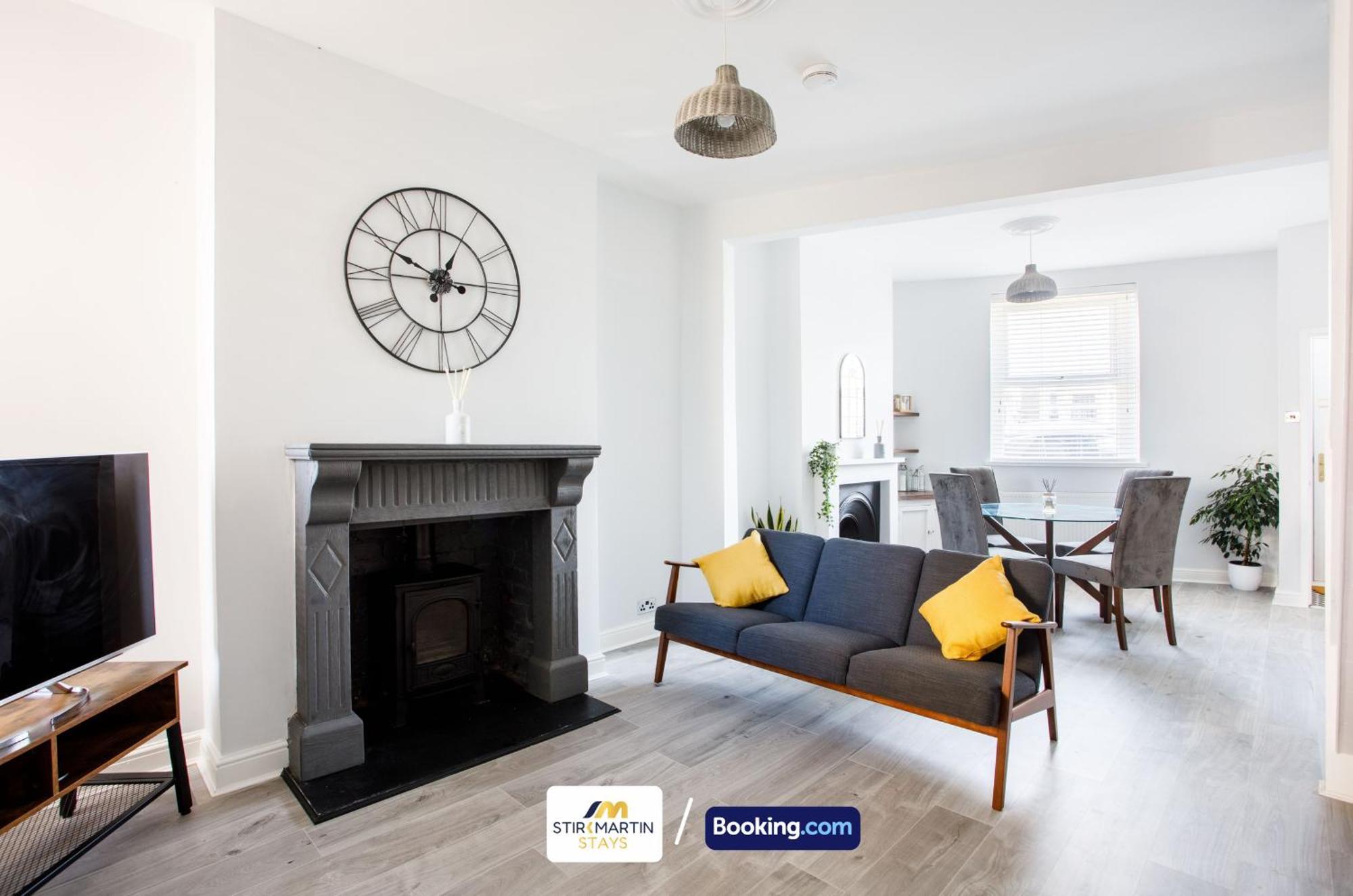 Comfy 3Bed House By Stirkmartin Stays Short Lets & Serviced Accommodation Cardiff With Free Parking & 8Mins To City Centre المظهر الخارجي الصورة